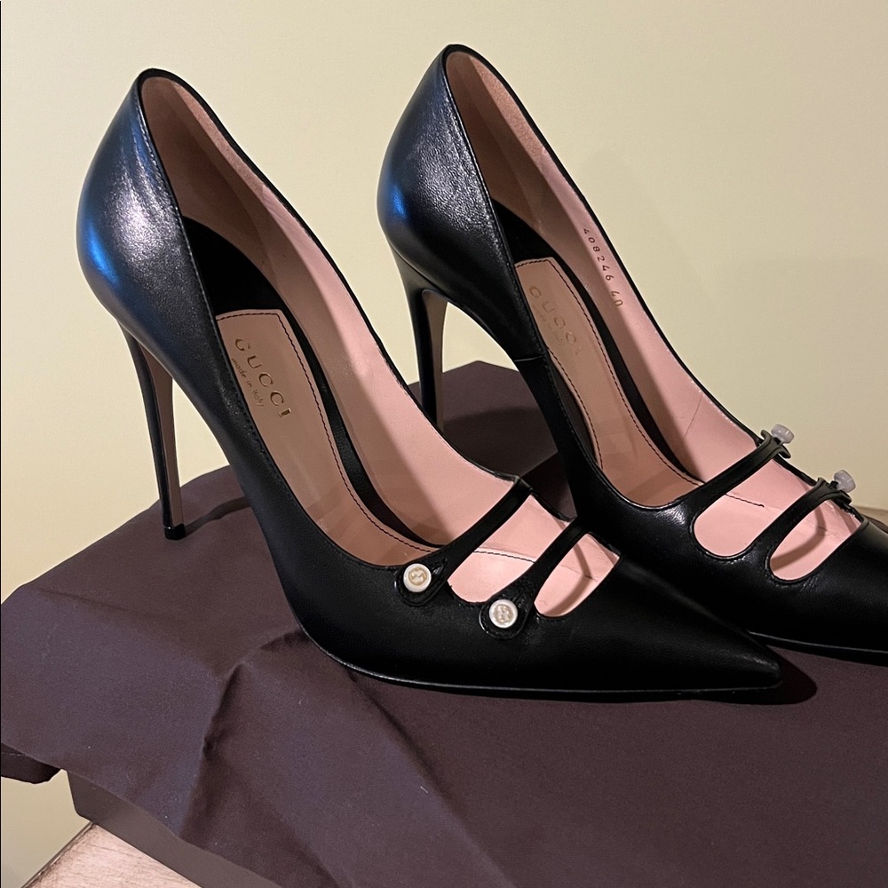 Gucci Black Leather Stiletto Pumps